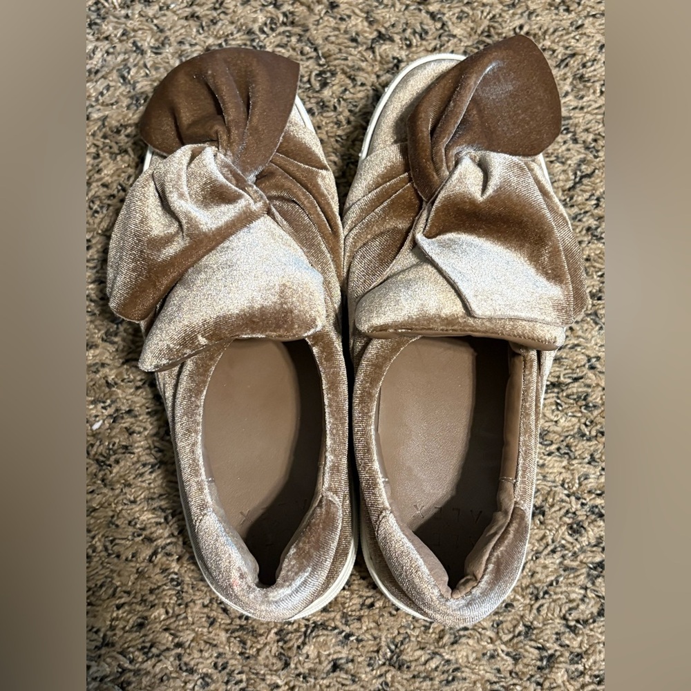 Alex + Alex Velvet Bow Platform Tennis Shoes Hello Fall 😍